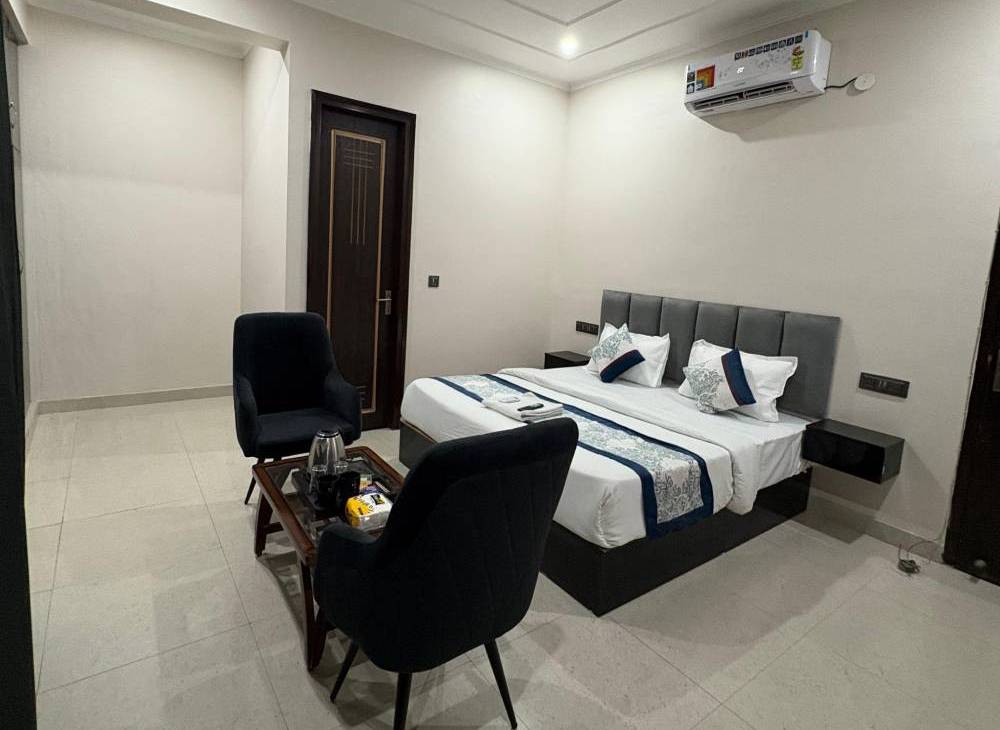 Radiant Blu Hotel, Sector 70 Noida